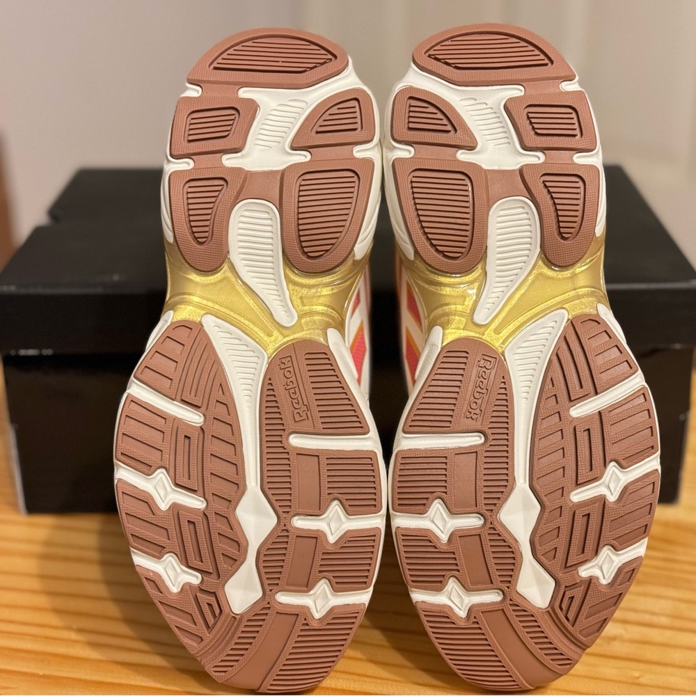 WOMEN'S REEBOK PREMIER ROAD PLUS VI RUNNING SHOES - Picture 8 of 16